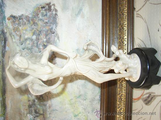 Otros objetos de arte: Elegante figura , 27 cms. con pie - Foto 1