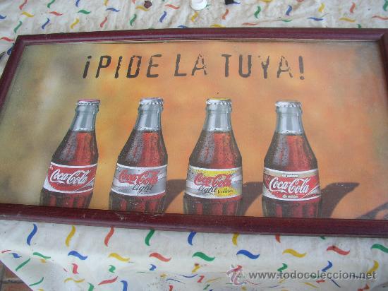 Otros objetos de arte: CUADRO CON UNA L&Aacute;MINA DE BOTELLAS COCACOLA., 63X33 CMS - Foto 2