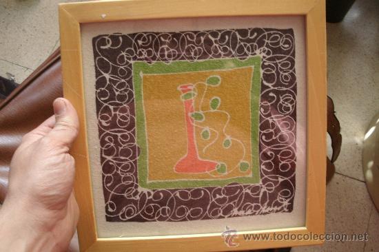 Otros objetos de arte: TELA PINDADA A MODO DE LIENZO Y ENMARCADA EN MADERA Y CRISTAL - Foto 1