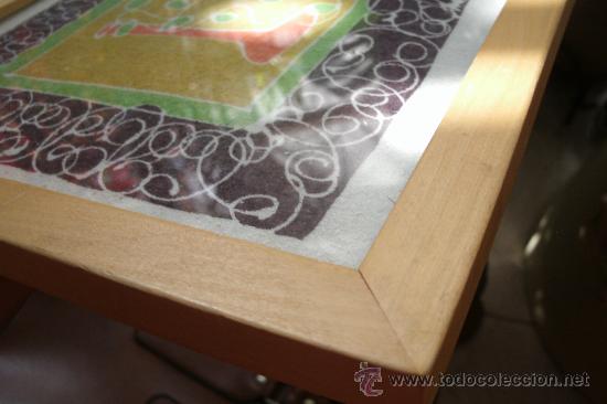 Otros objetos de arte: TELA PINDADA A MODO DE LIENZO Y ENMARCADA EN MADERA Y CRISTAL - Foto 3