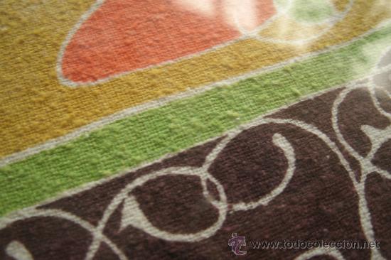 Otros objetos de arte: TELA PINDADA A MODO DE LIENZO Y ENMARCADA EN MADERA Y CRISTAL - Foto 2