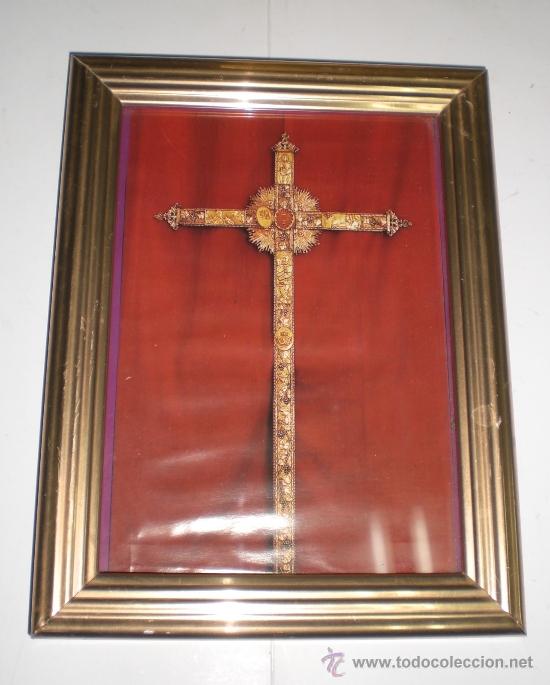 Otros objetos de arte: L&aacute;mina de una cruz en marco. - Foto 1
