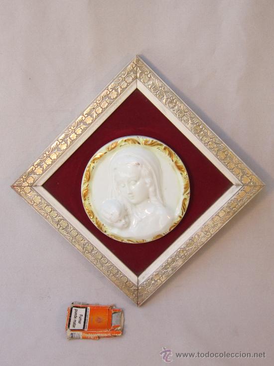 Otros objetos de arte: CUADRO DE VIRGEN CON NI&Ntilde;O EN PORCELANA - Foto 1