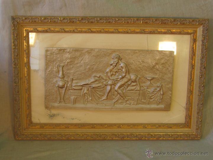 Otros objetos de arte: CUADRO CON RELIEVE DE RESINA Y MARCO DE MADERA - Foto 1