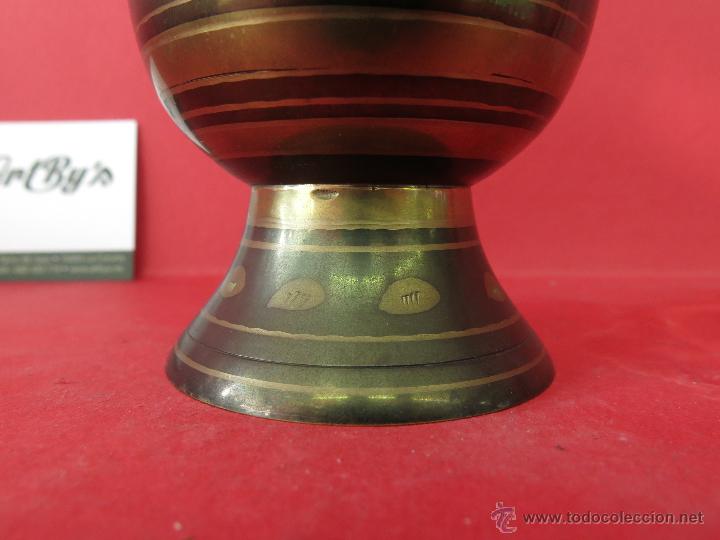 Otros objetos de arte: Vasija de bronce trabajada a mano. - Foto 2