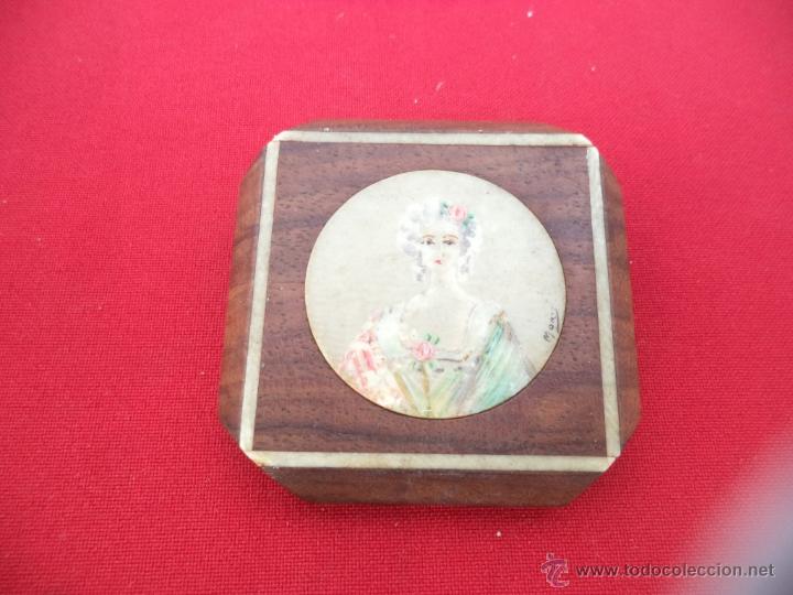 Otros objetos de arte: peque&ntilde;a pintura en broche - Foto 1