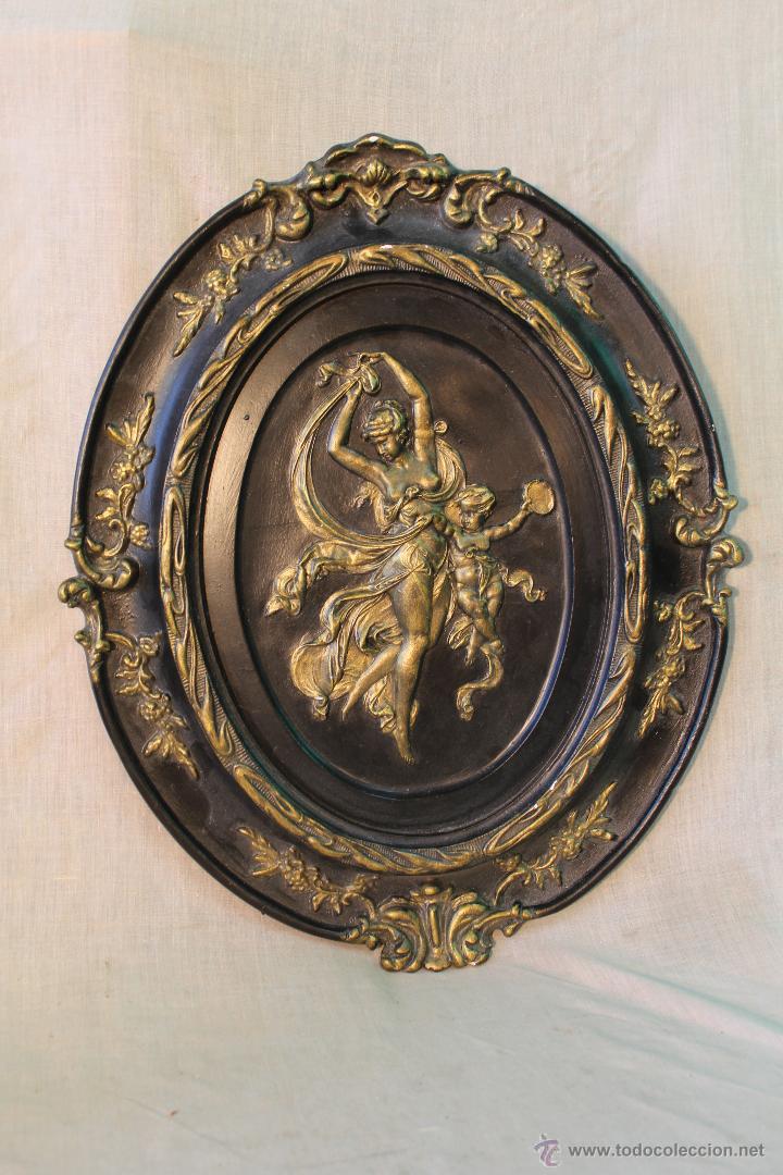 Otros objetos de arte: cuadro antiguo en escayola con angeles - Foto 1