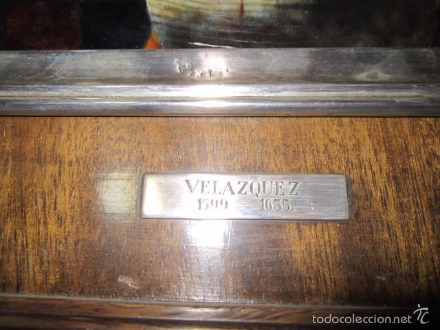 Otros objetos de arte: Esmalte con cuadro de Vel&aacute;zquez, enmarcado en plata y madera. - Foto 3