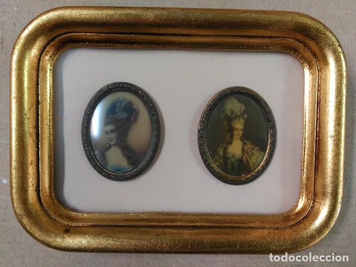 Otros objetos de arte: PAREJA DE MINIATURAS EN MARCO DORADO - Foto 1