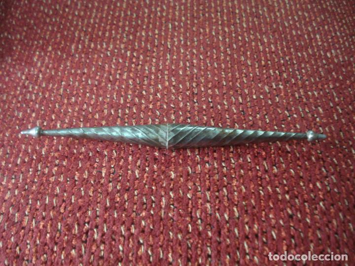 Otros objetos de arte: Baculo de plata s XIX 17CM. - Foto 1