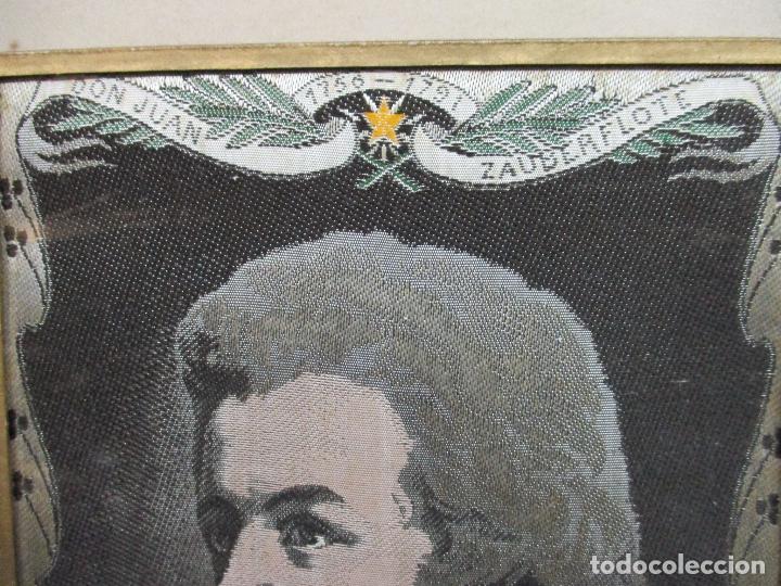 Otros objetos de arte: RETRATO DE MOZART EN TEJIDO CON PASPERT&Uacute;. - Foto 3