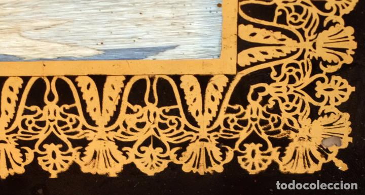 Otros objetos de arte: COMPOSICI&Oacute;N BORDADA Y PINTADA SOBRE SEDA DEL SIGLO XIX. - Foto 14