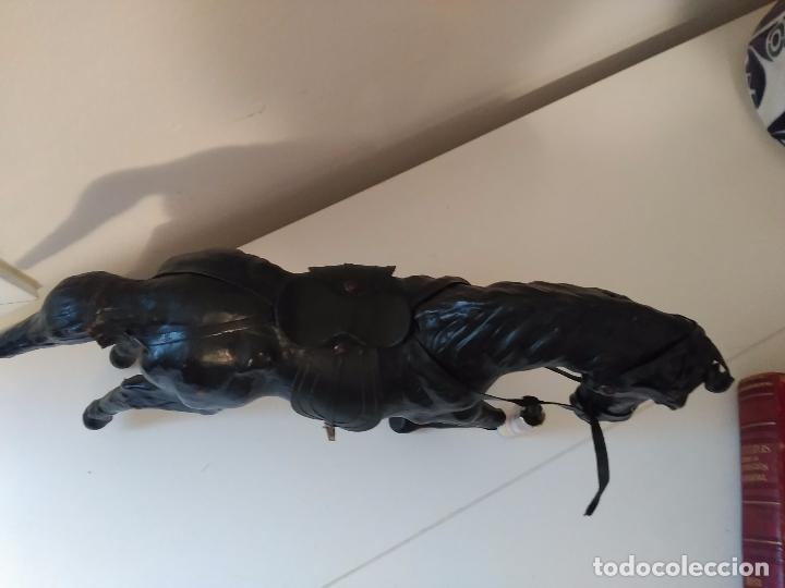 Otros objetos de arte: Caballo grande negro realizado en cuero - Foto 7