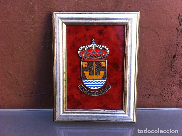 Otros objetos de arte: ESCUDO ENMARCADO DEL CONCELLO DE MUX&Iacute;A (CORU&Ntilde;A) - Foto 1
