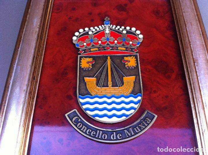 Otros objetos de arte: ESCUDO ENMARCADO DEL CONCELLO DE MUX&Iacute;A (CORU&Ntilde;A) - Foto 2