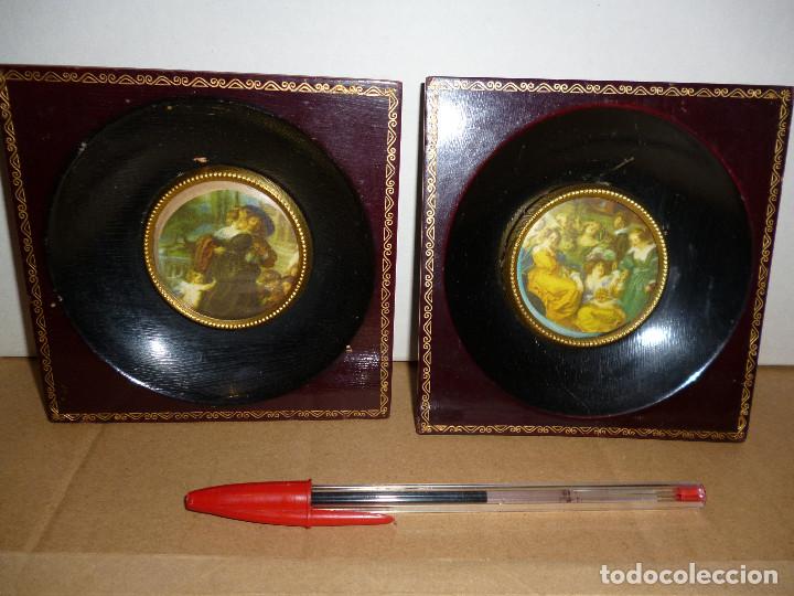 Otros objetos de arte: PAREJA DE CUADROS PEQUE&Ntilde;OS MARCO MADERA. - Foto 1