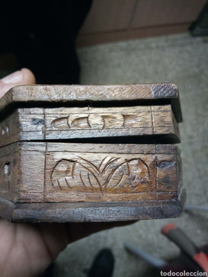 Otros objetos de arte: CAJA O JOYERO DE MADERA TALLADO - Foto 3
