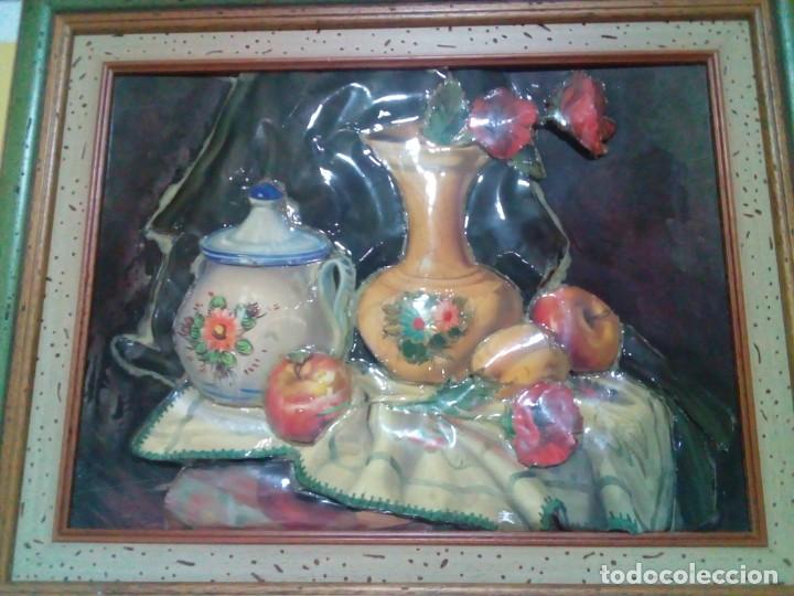 Otros objetos de arte: BONITO CUADRO CON RELIEVE ESMALTADO - Foto 1