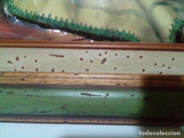 Otros objetos de arte: BONITO CUADRO CON RELIEVE ESMALTADO - Foto 3