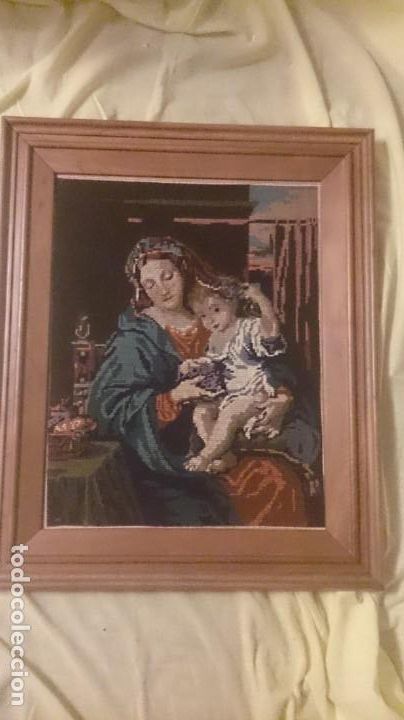 Otros objetos de arte: VIRGEN CON NI&Ntilde;O petit point 50x40 ctms aprox - Foto 1