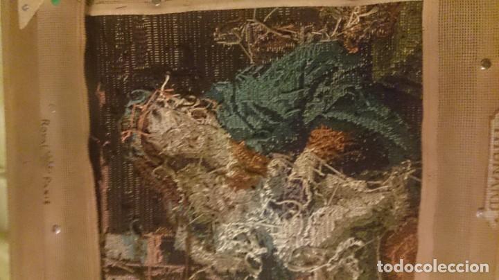 Otros objetos de arte: VIRGEN CON NI&Ntilde;O petit point 50x40 ctms aprox - Foto 4