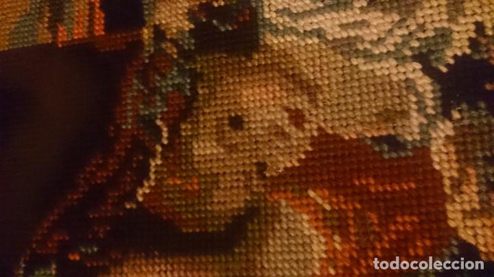 Otros objetos de arte: VIRGEN CON NI&Ntilde;O petit point 50x40 ctms aprox - Foto 8