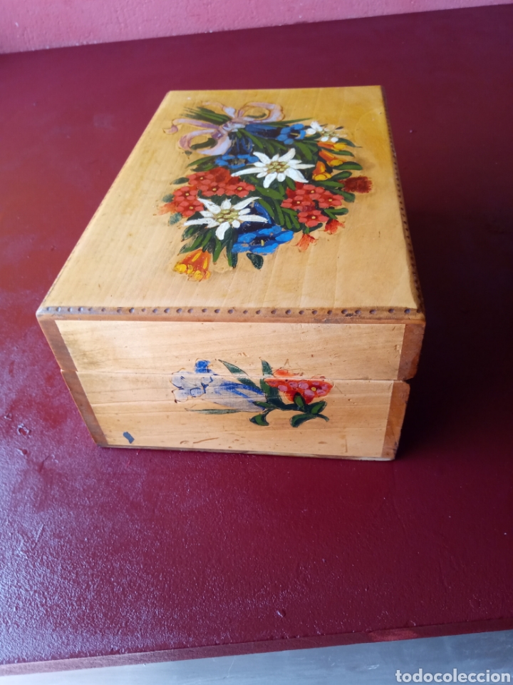 Otros objetos de arte: Caja de madera antigua pintada a mano. - Foto 3