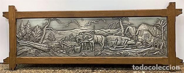 Otros objetos de arte: BAJO RELIEVE DE ESTA&Ntilde;O CON MARCO DE ROBLE. - Foto 1