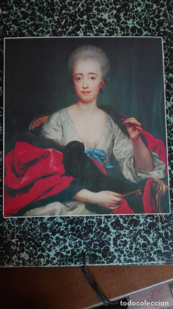 Otros objetos de arte: Mujer del siglo 18 con anillo y llave - Foto 1