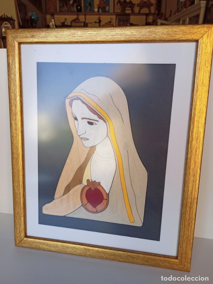 Otros objetos de arte: Cuadro de virgen en tela, hecho con hilos - Foto 1
