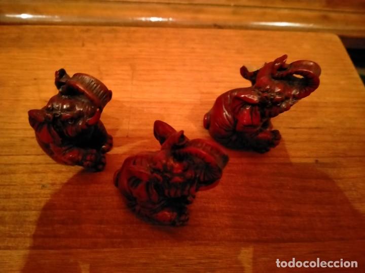 Otros objetos de arte: LOTE DE 3 ELEFANTES DE RESINA - Foto 1