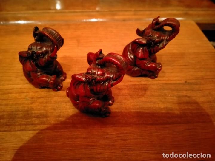 Otros objetos de arte: LOTE DE 3 ELEFANTES DE RESINA - Foto 2