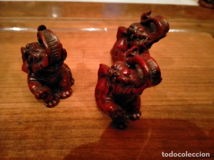 Otros objetos de arte: LOTE DE 3 ELEFANTES DE RESINA - Foto 3