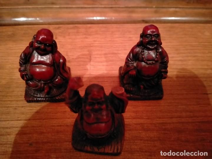 Otros objetos de arte: LOTE DE 3 BUDAS DE RESINA - Foto 2