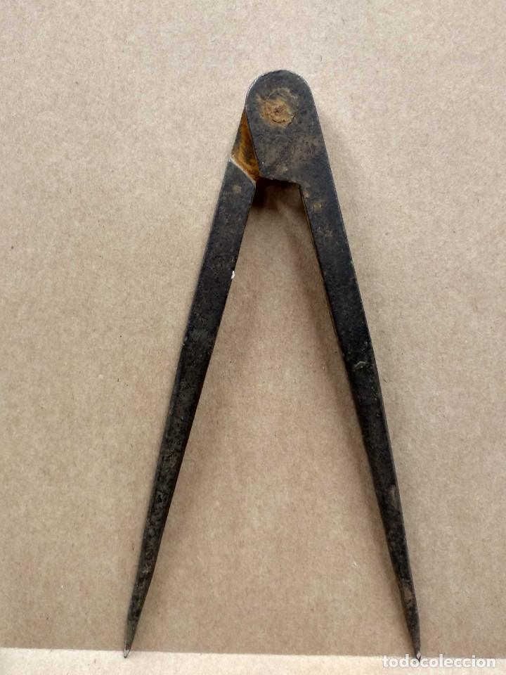 Otros objetos de arte: Compas de carpintero antiguo. Cuadrito, montaje de Quico - Foto 3