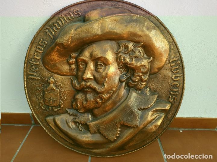 Otros objetos de arte: Placa Circular de Lat&oacute;n Gran Tama&ntilde;o, - Foto 1