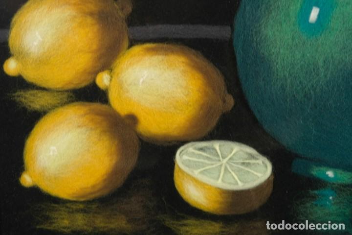 Otros objetos de arte: Cuadro hecho con lana Bodeg&oacute;n limones y jarra - Foto 4