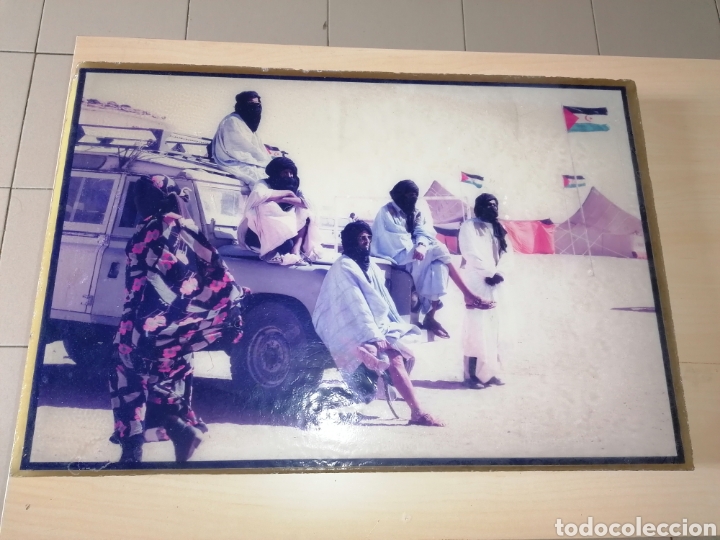 Otros objetos de arte: Fotograf&iacute;a encapsulada del artista fot&oacute;grafo DAVID OLIVERA - ESPERANDO - EL PUEBLO OLVIDADO - Sahara