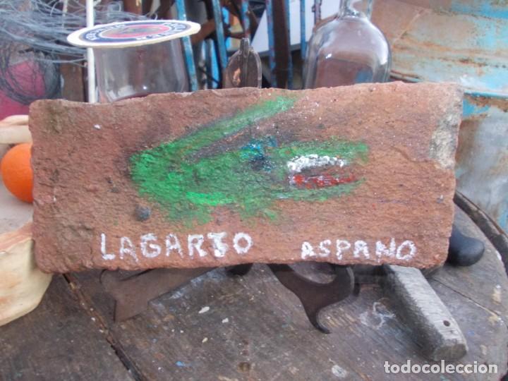Otros objetos de arte: ladrillo antiguo con lagarto - Foto 1