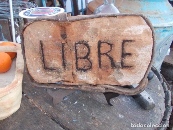 Otros objetos de arte: ladrillo antiguo de barro con letras - Foto 1