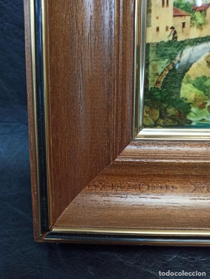 Otros objetos de arte: Cuadro con escena costumbrista en marco de madera. - Foto 2