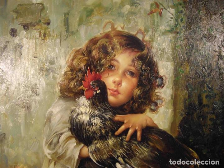 Otros objetos de arte: OLEO SOBRE LIENZO NI&Ntilde;A CON GALLO - Foto 2