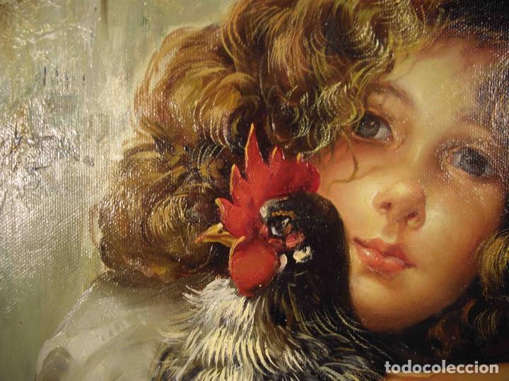 Otros objetos de arte: OLEO SOBRE LIENZO NI&Ntilde;A CON GALLO - Foto 3