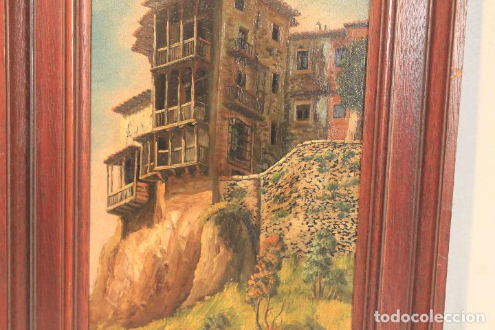 Otros objetos de arte: CUADRO OLEO SOBRE TABLA CASAS COLGADAS - Foto 3