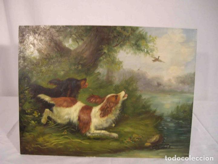 Otros objetos de arte: OLEO SOBRE TABLA PERROS CAZANDO PATOS - Foto 1