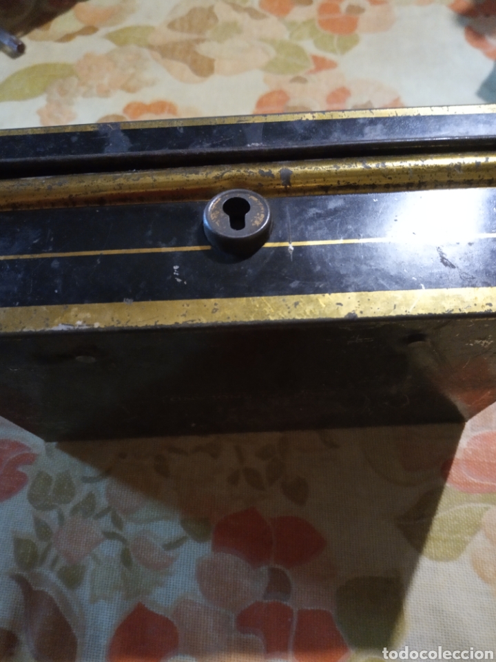 Otros objetos de arte: Caja de chapa antigua - Foto 3