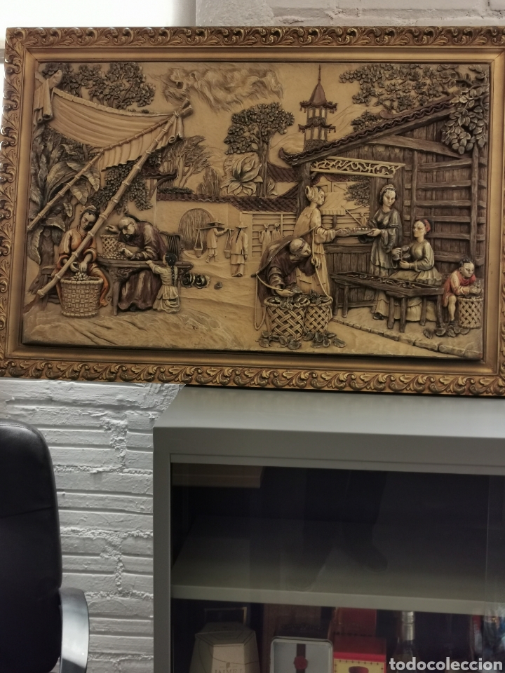 Otros objetos de arte: Cuadro de caucho simblizando recolecci&oacute;n del t&eacute; circa 1950 - Foto 2