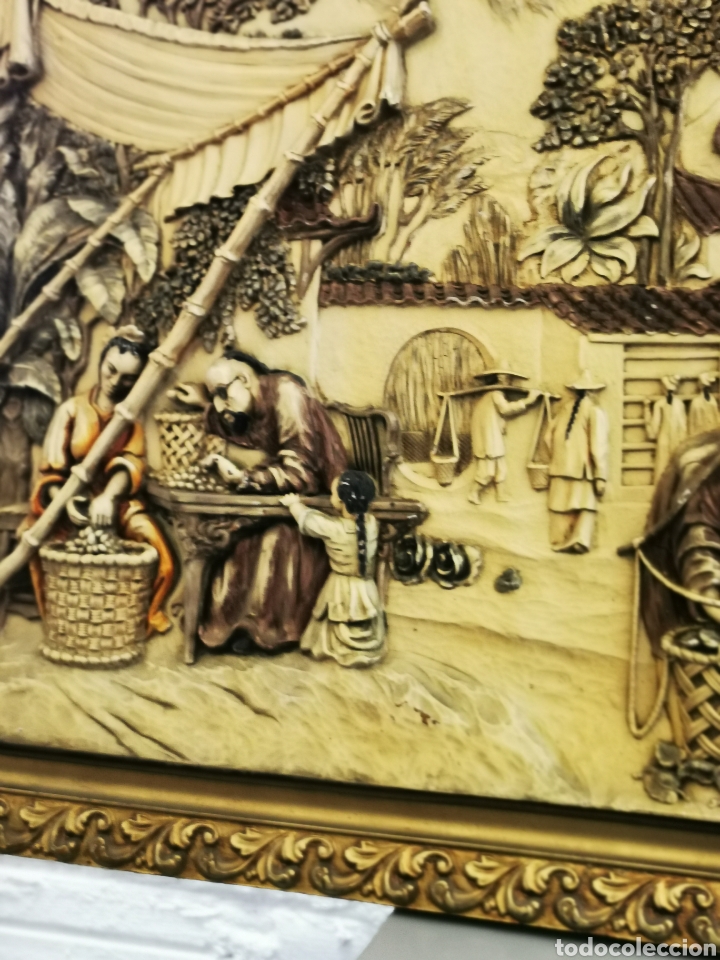 Otros objetos de arte: Cuadro de caucho simblizando recolecci&oacute;n del t&eacute; circa 1950 - Foto 1