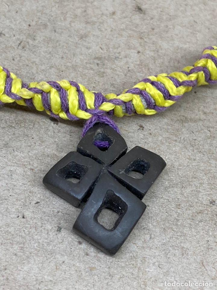 Andere Kunstgegenst&auml;nde: Colgante de piedra tallada a mano con macrame