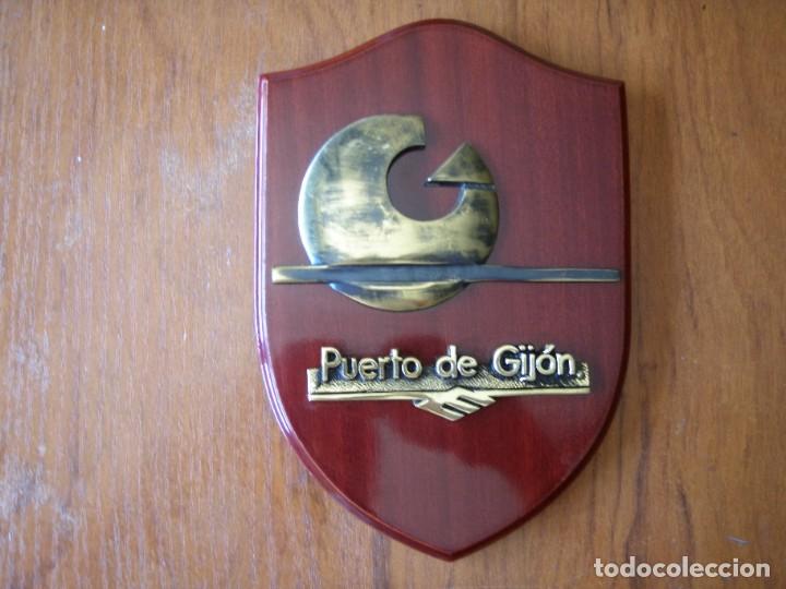 Otros objetos de arte: METOPA PUERTO DE GIJ&Oacute;N BRONCE Y MADERA - Foto 1